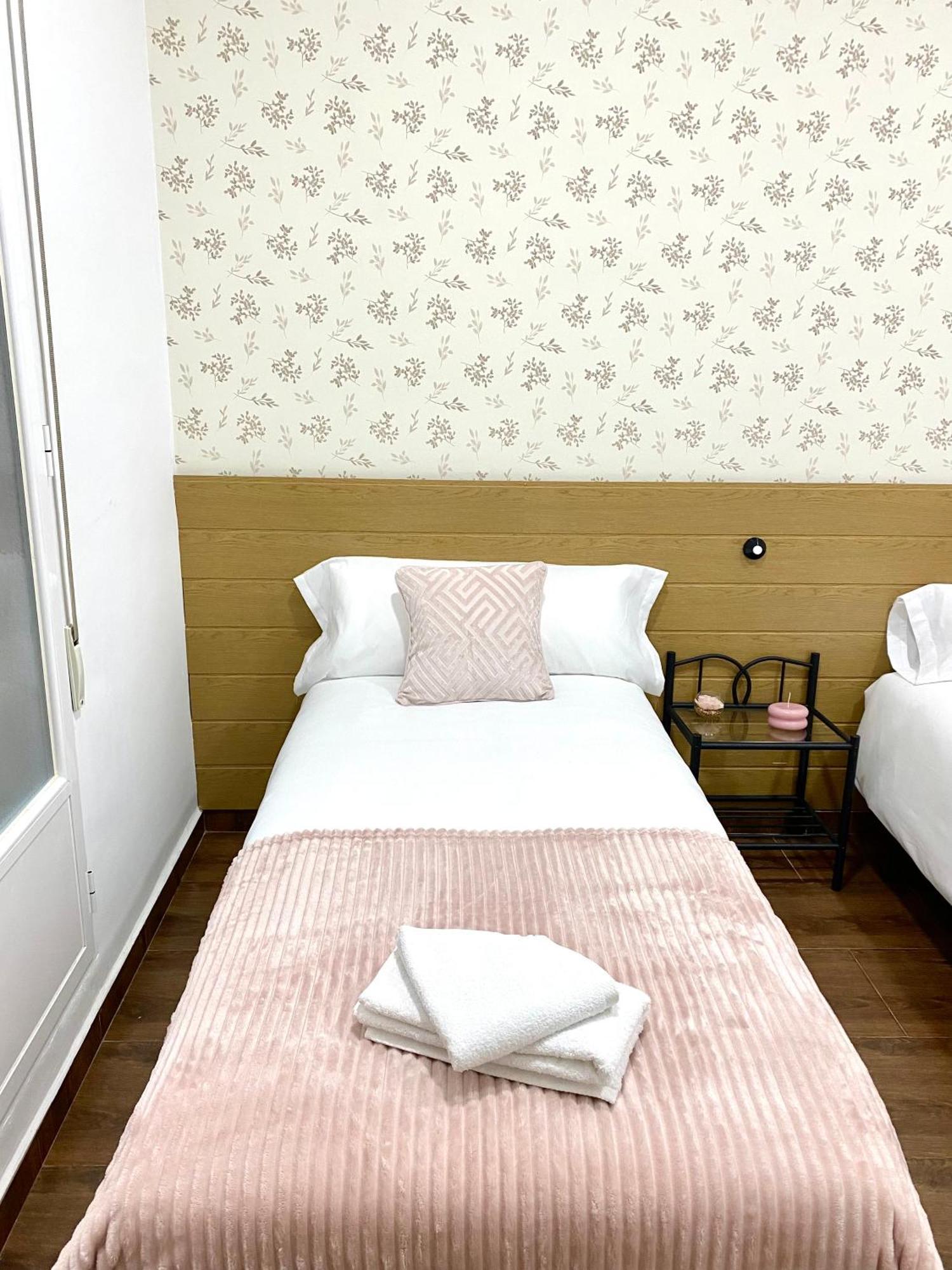 Apartamentos Fuencarral II Madri Quarto foto